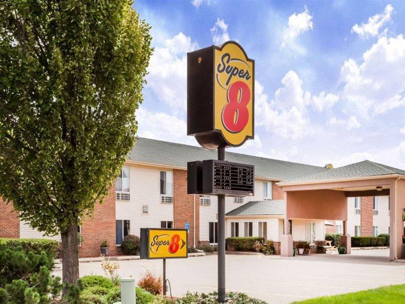 Super 8 By Wyndham Pekin/Peoria Area Hotel Exterior photo