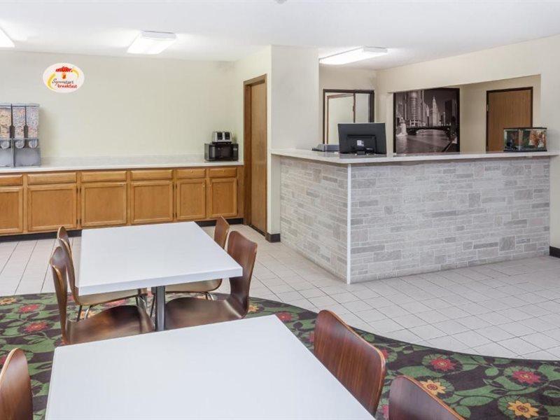 Super 8 By Wyndham Pekin/Peoria Area Hotel Exterior photo