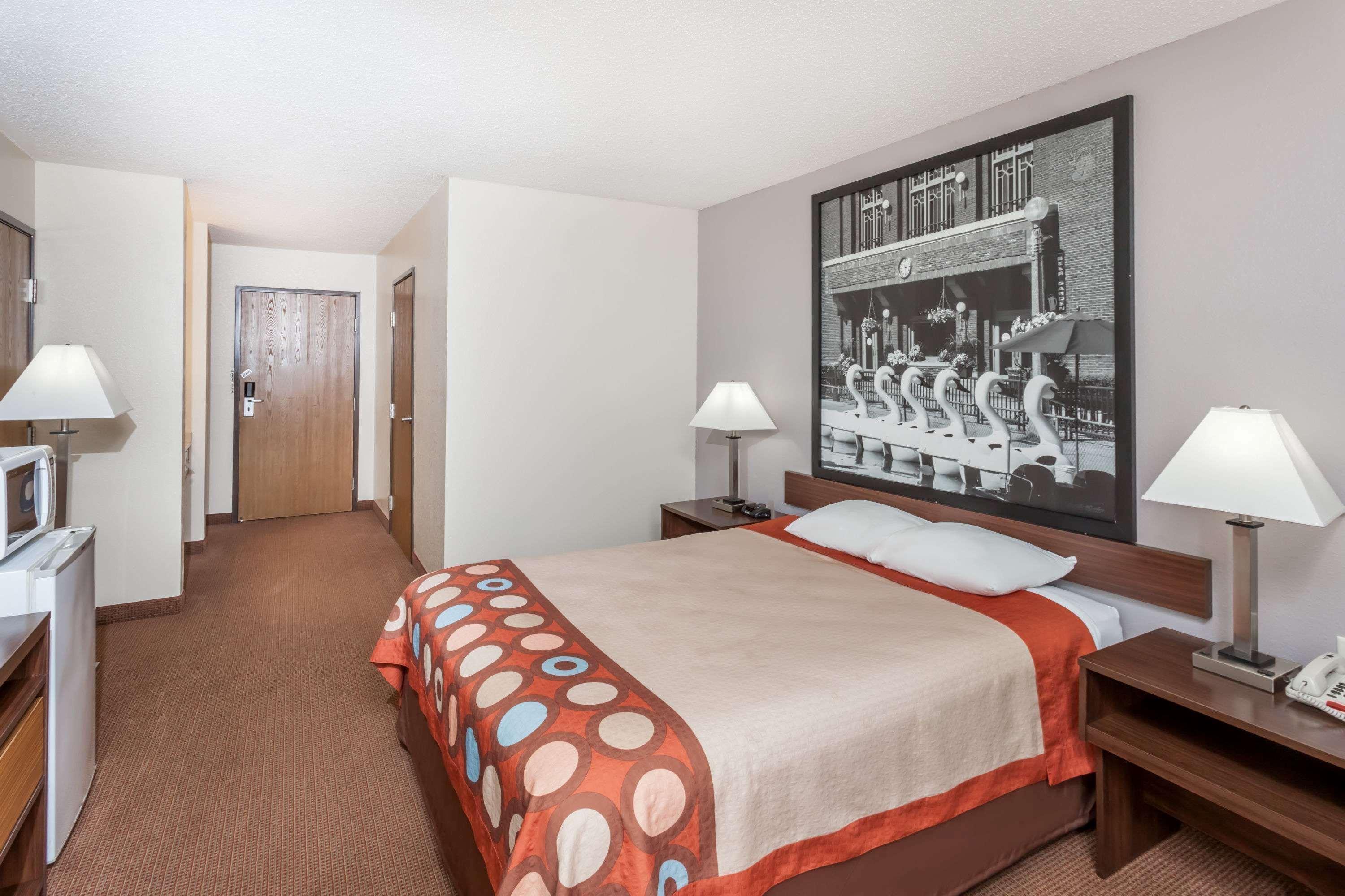 Super 8 By Wyndham Pekin/Peoria Area Hotel Exterior photo