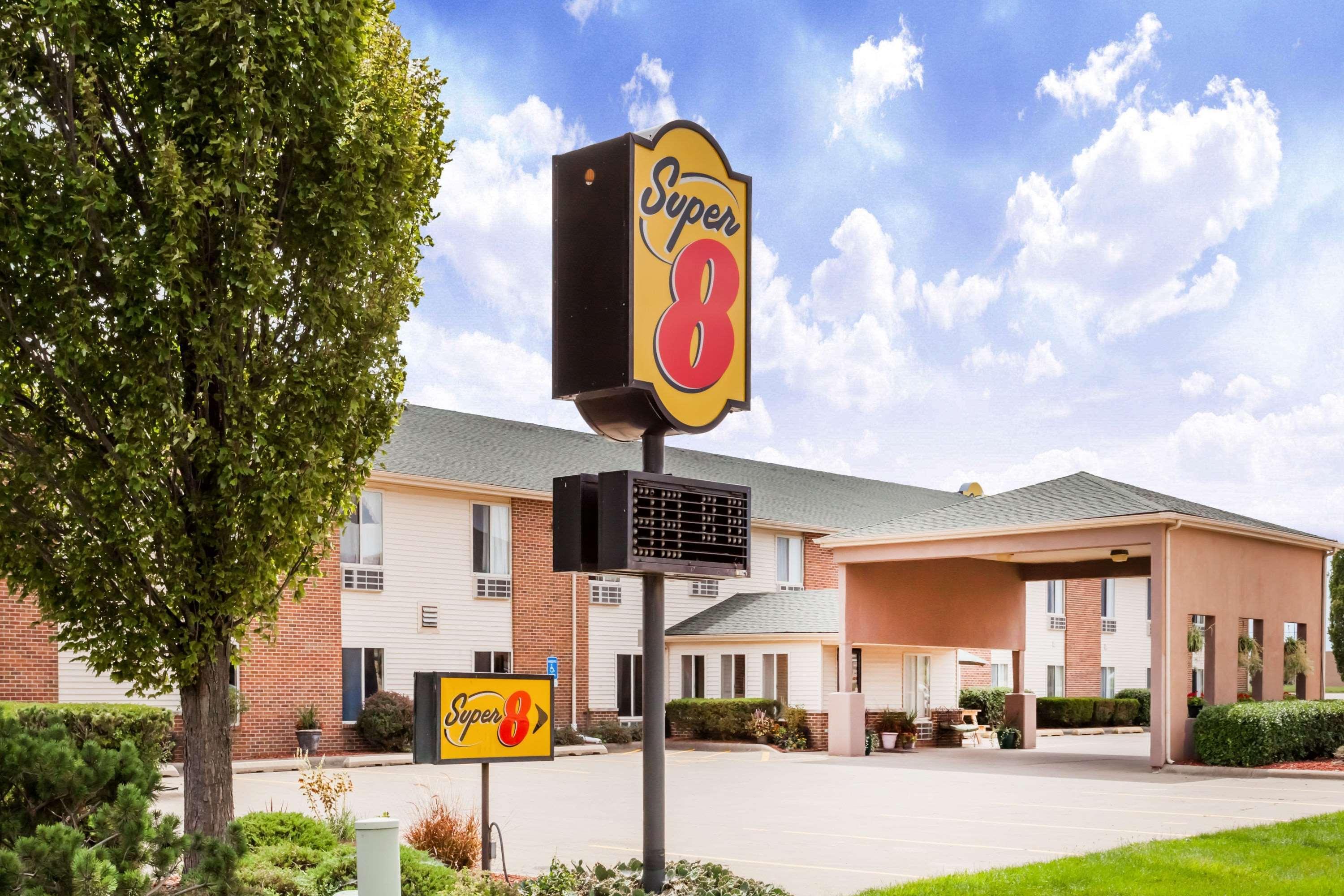 Super 8 By Wyndham Pekin/Peoria Area Hotel Exterior photo